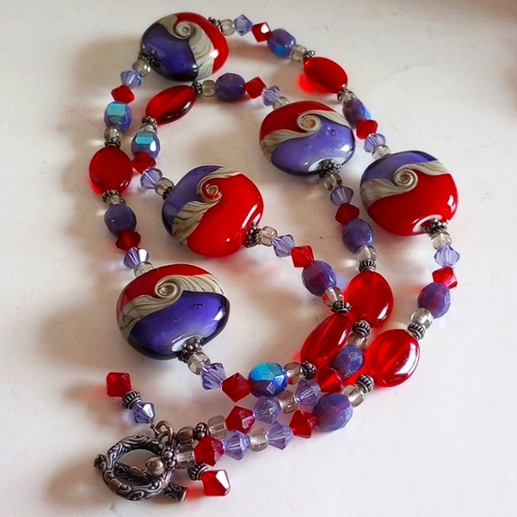 VINTAGE  ITALIAN MURANO ART GLASS TWO COLORS  CARVED DESIGN NECKLACE 25" LONG - Picture 7 of 7